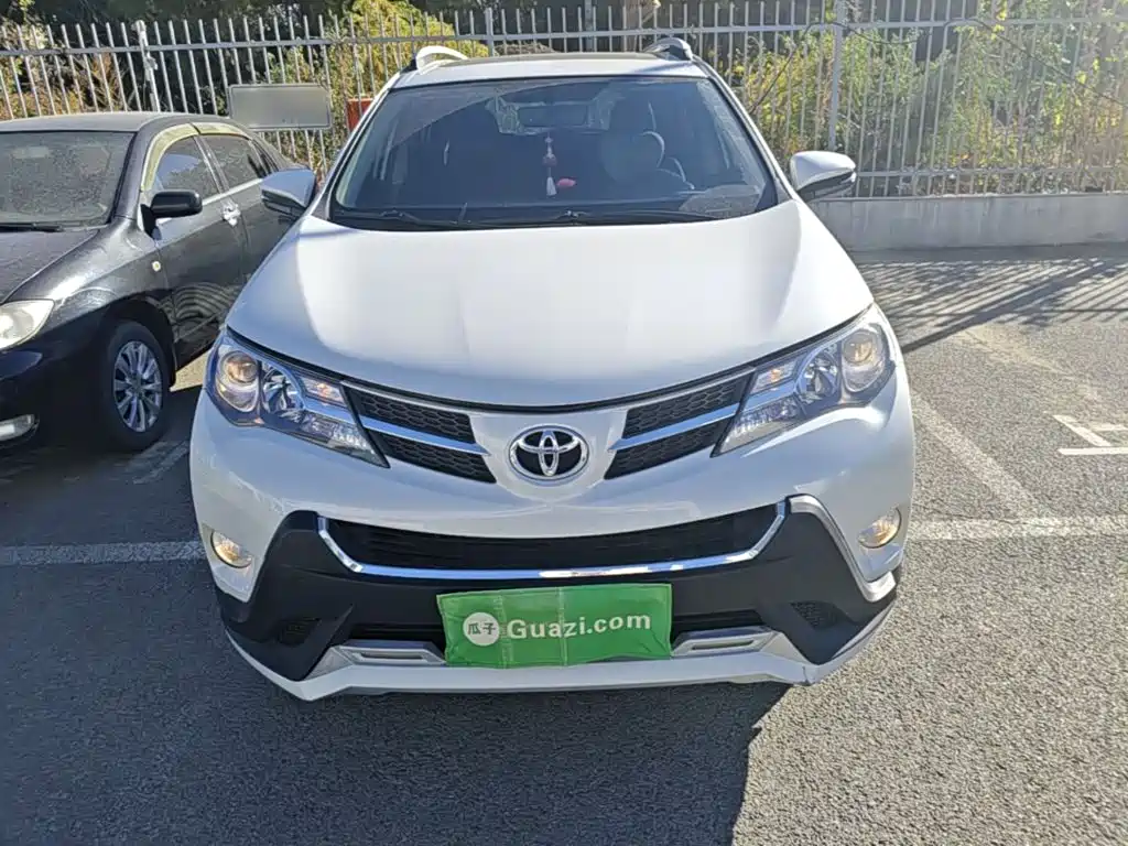 Toyota RAV4 — миниатюра 3