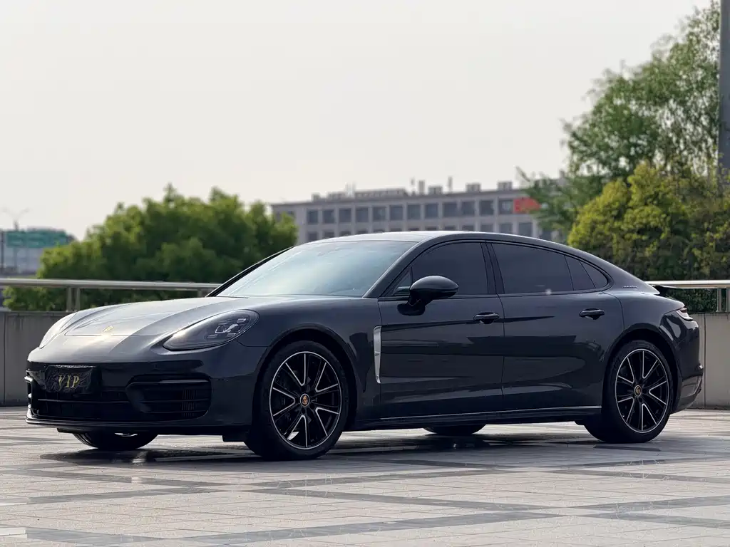 Porsche Panamera 2023