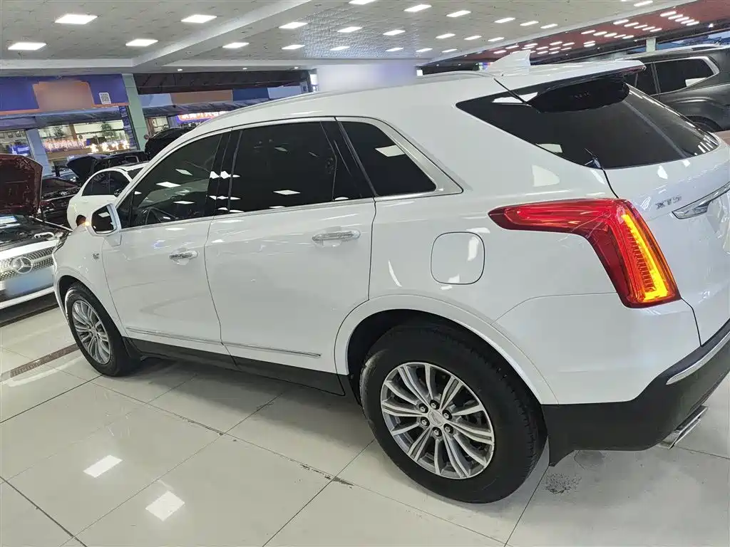 CADILLAC XT5