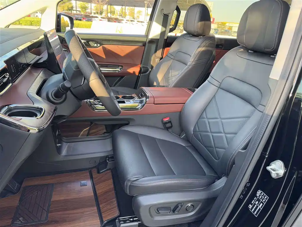 GAC Motor Trumpchi E8 PHEV — миниатюра 5