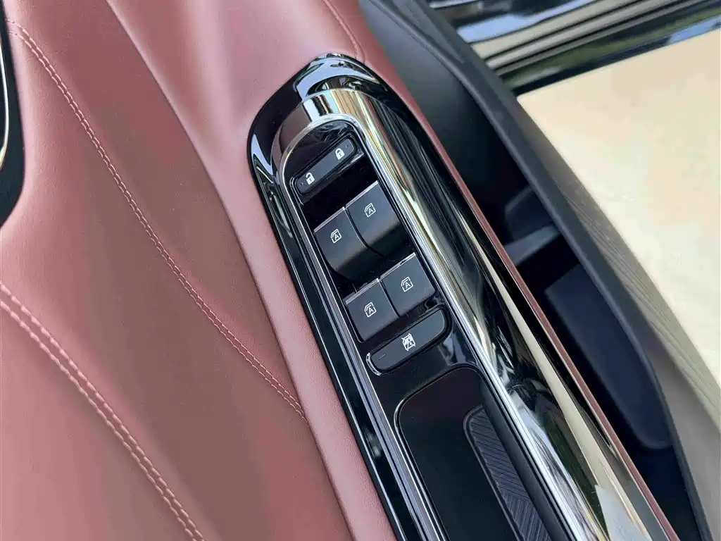 GAC Motor Trumpchi E8 PHEV — миниатюра 6