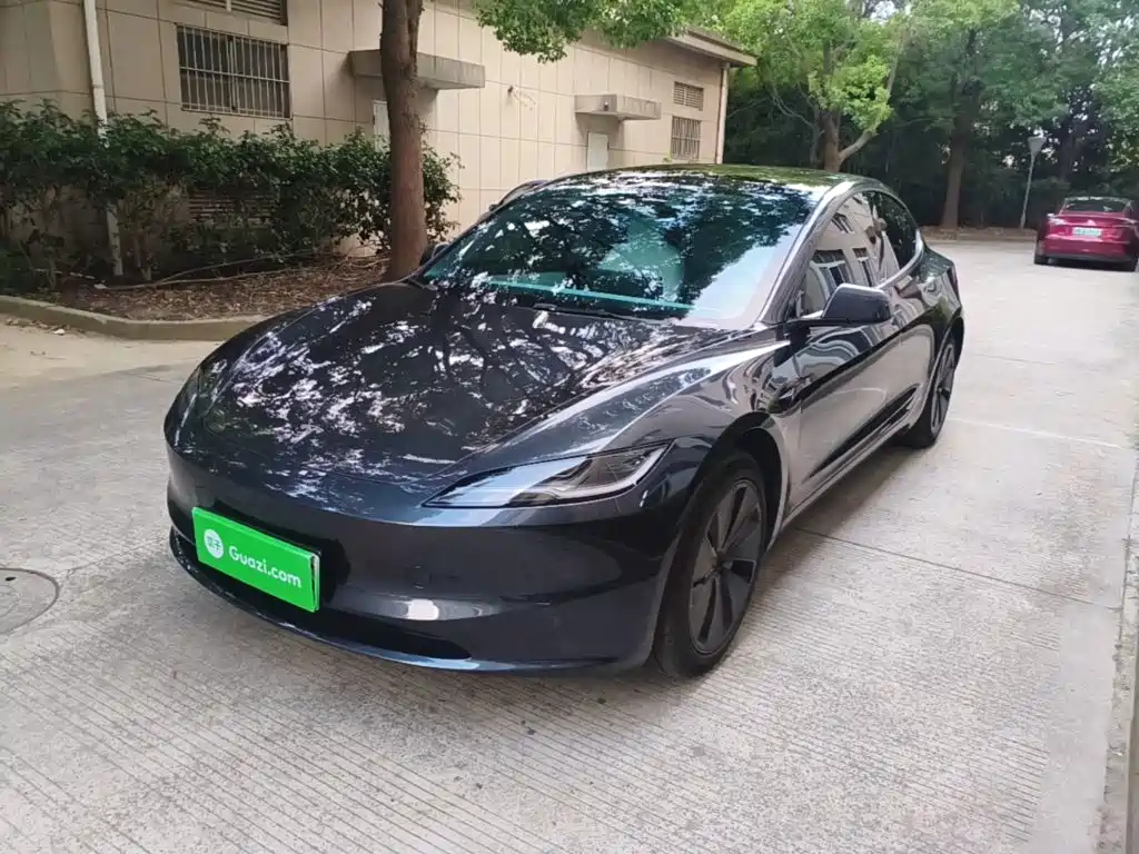 Tesla Model 3 — миниатюра 2