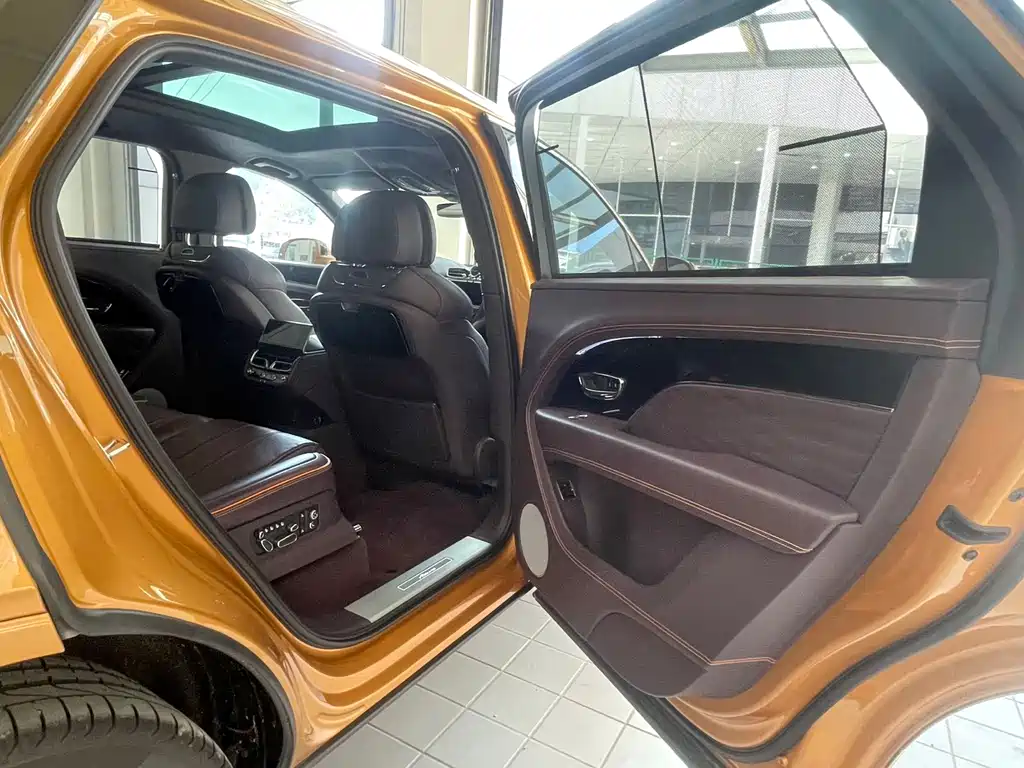 Bentley Bentayga — миниатюра 12