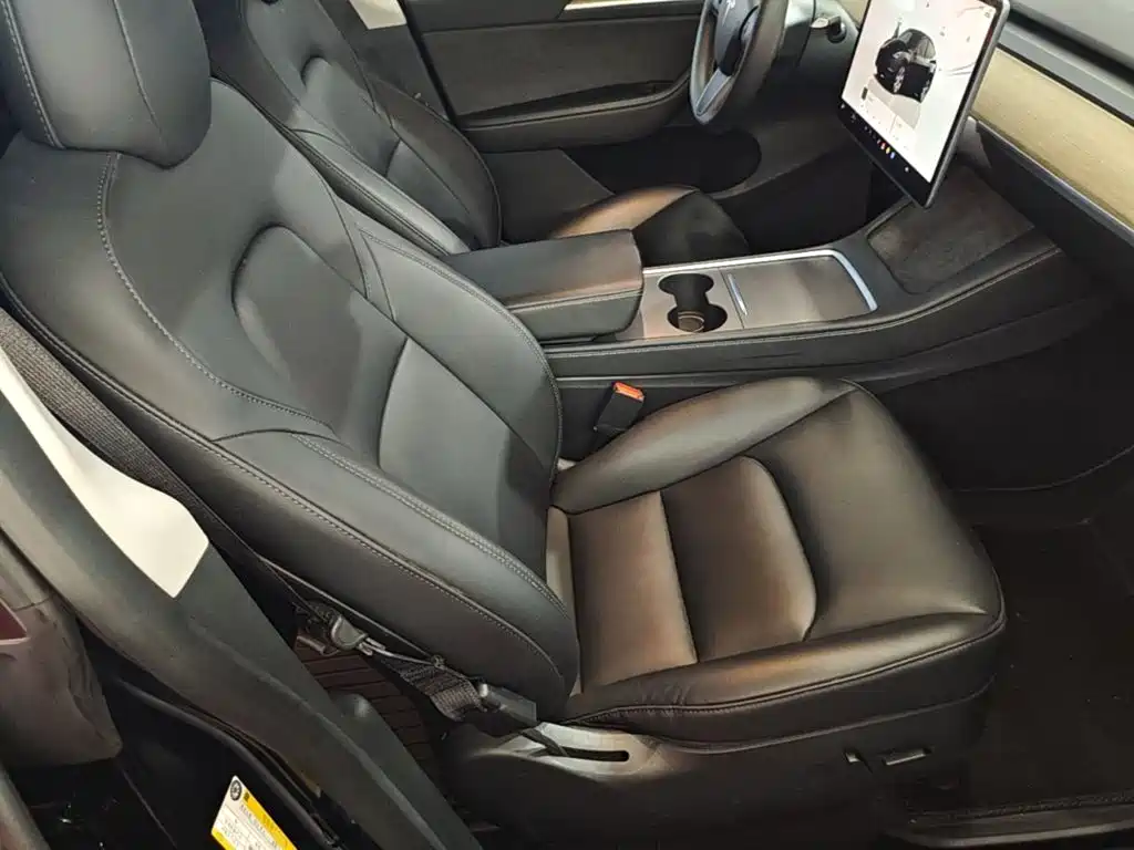 Tesla Model Y — миниатюра 25