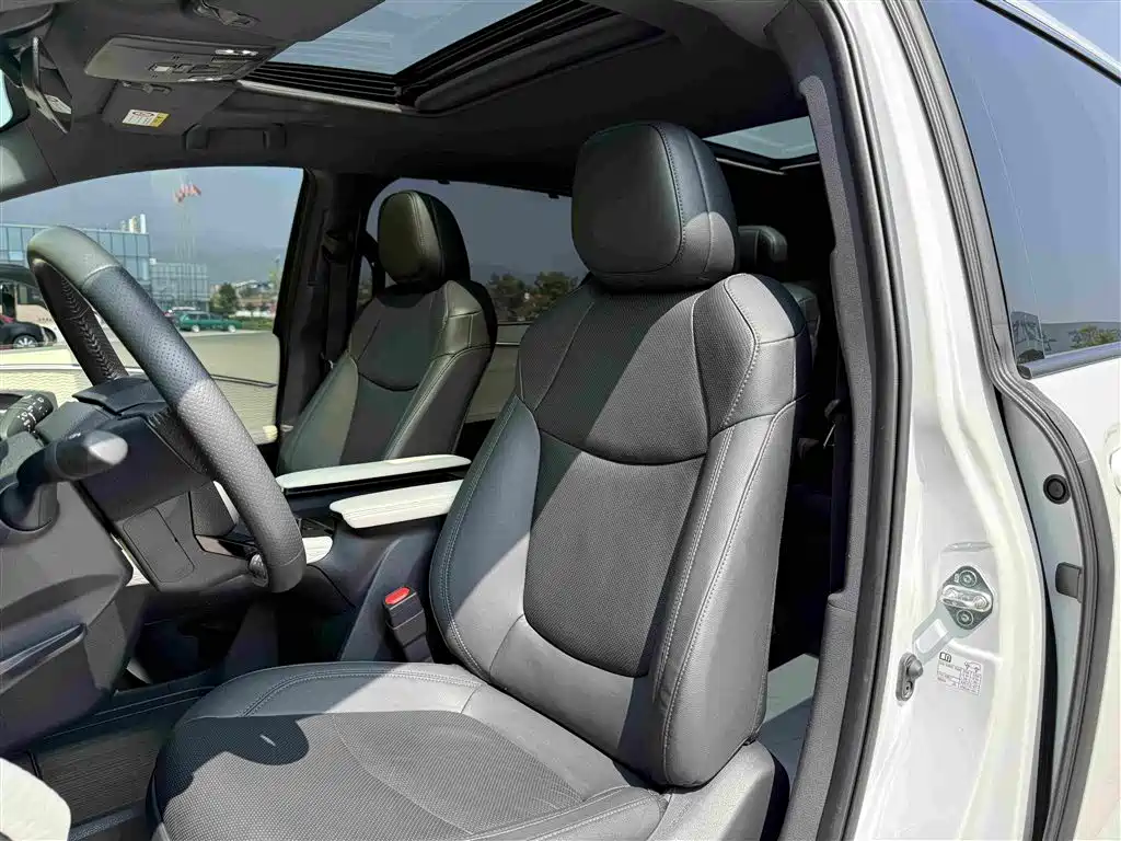 Toyota Sienna — миниатюра 13