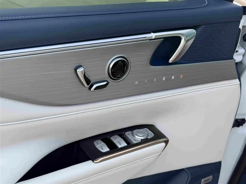 Buick GL8 Hybrid — миниатюра 16
