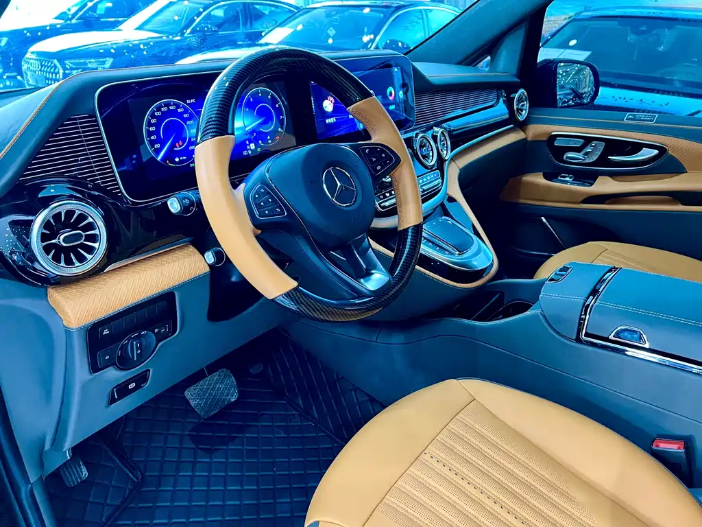 Mercedes-Benz Vito 2023 2.0T 7 мест