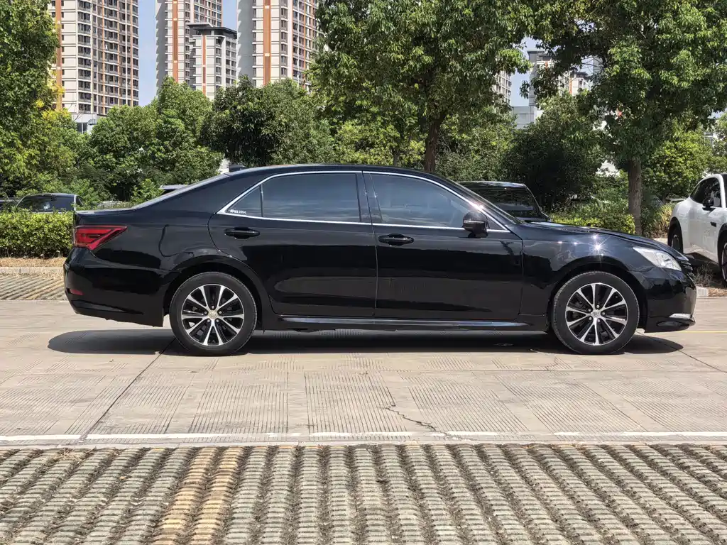 Toyota Crown — миниатюра 4