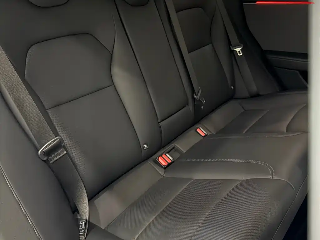 Tesla Model 3 — миниатюра 30
