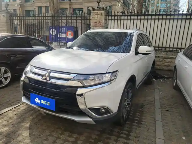 MITSUBISHI OUTLANDER