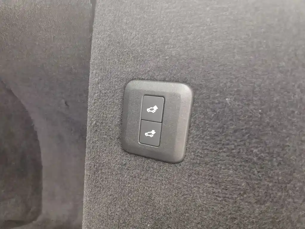 Land Rover Sport PHEV — миниатюра 18