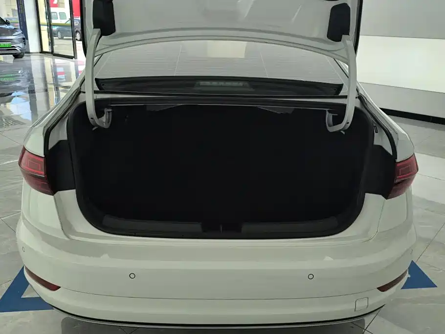 Volkswagen Sagitar — миниатюра 4