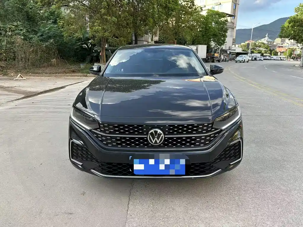 Volkswagen Passat 2025 380TSI