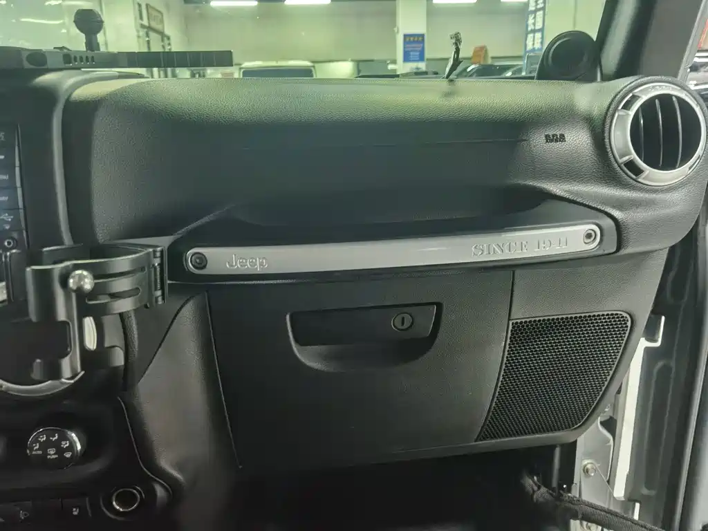 Jeep Wrangler — миниатюра 16