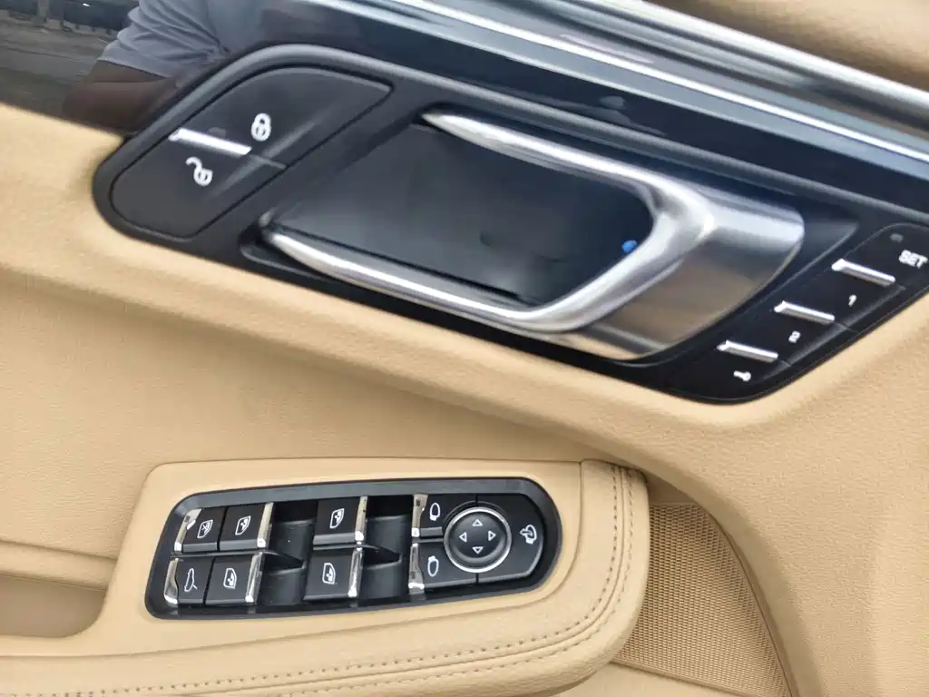 Porsche Macan — миниатюра 16
