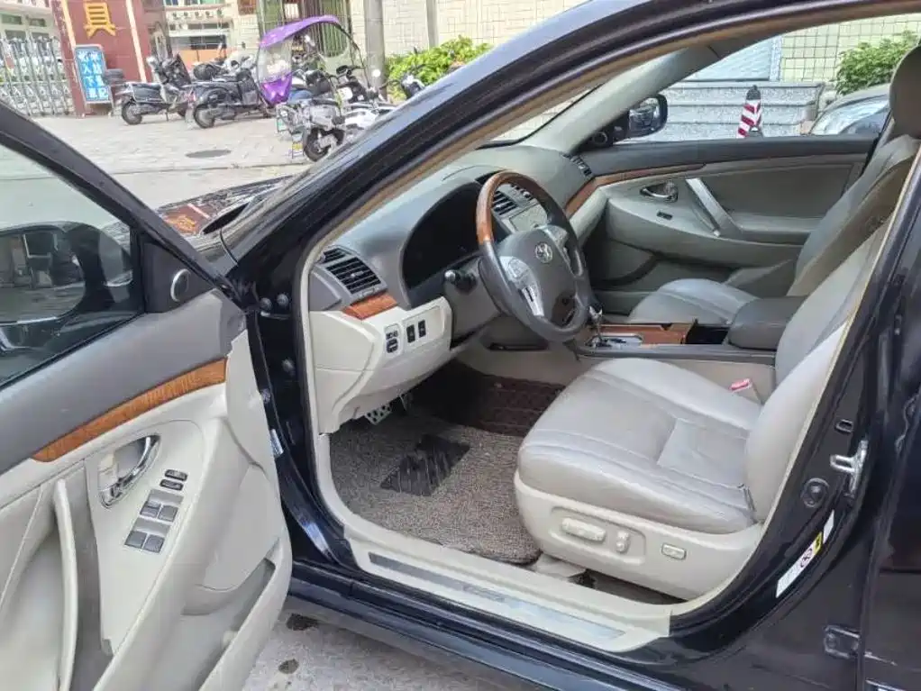 Toyota Camry — миниатюра 4