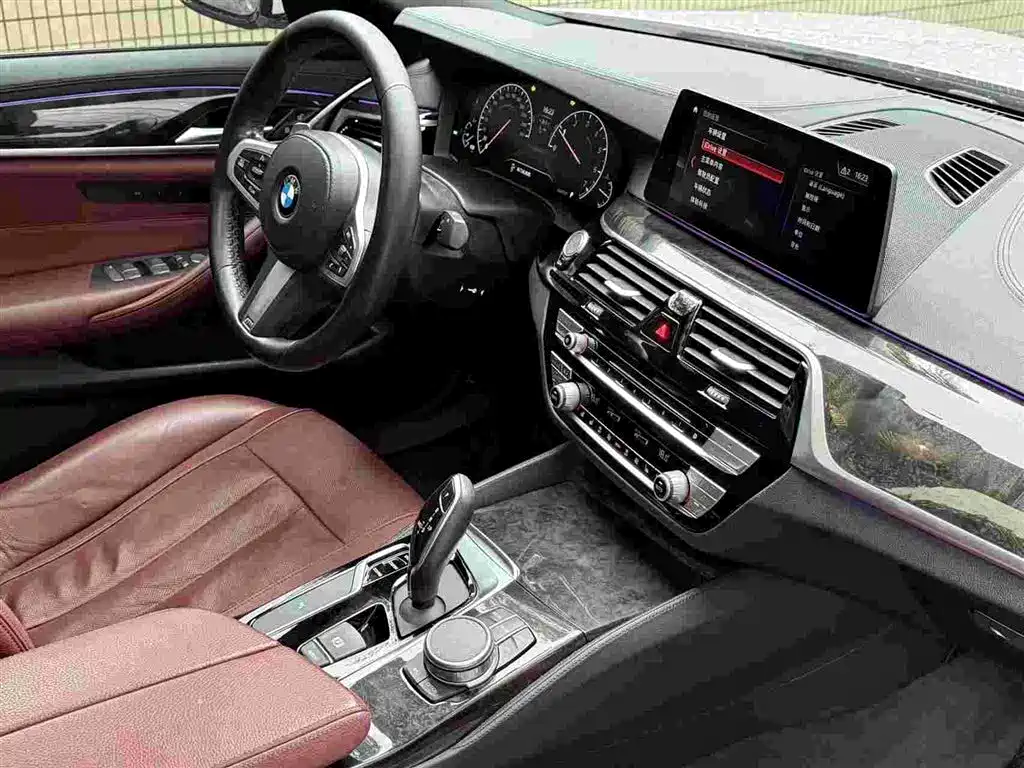 BMW 5 Series — миниатюра 7