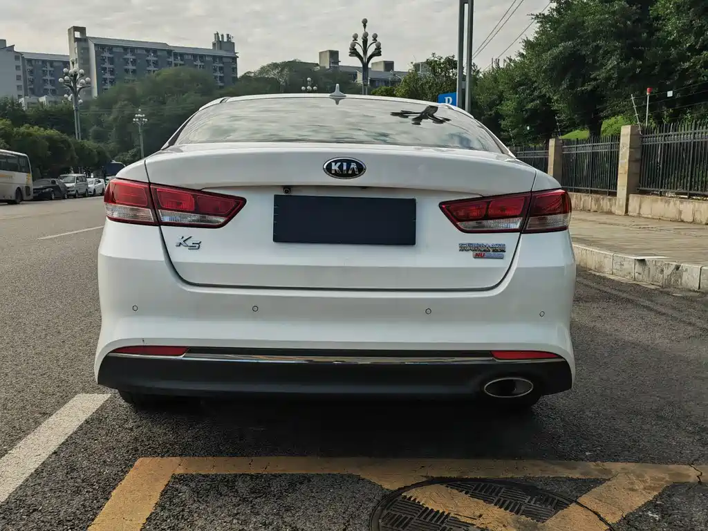 KIA K5