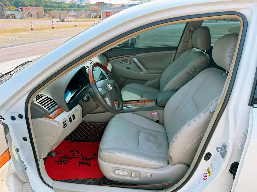 Toyota Camry — миниатюра 12