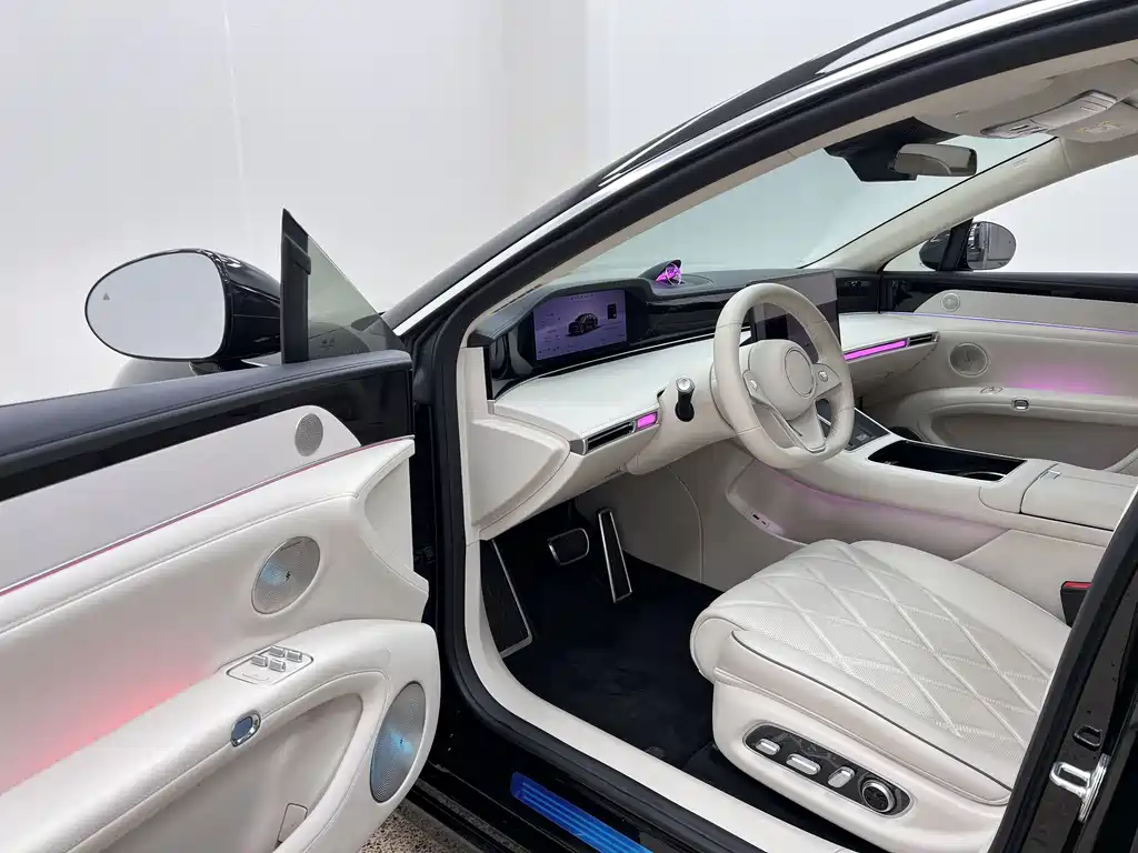 AITO ENJOY THE WORLD S9