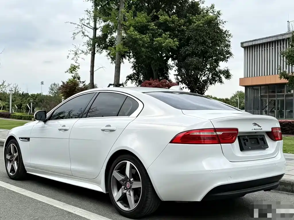 Jaguar XE 2015 2.0T 200PS R-Sport