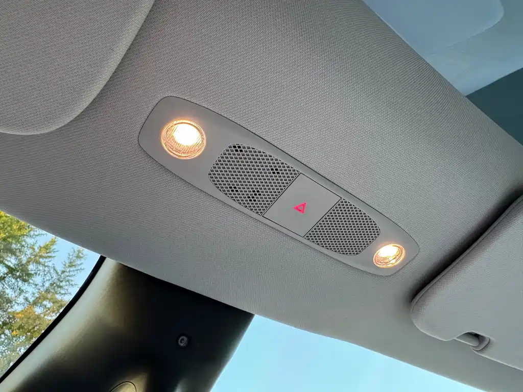 Tesla Model Y — миниатюра 28