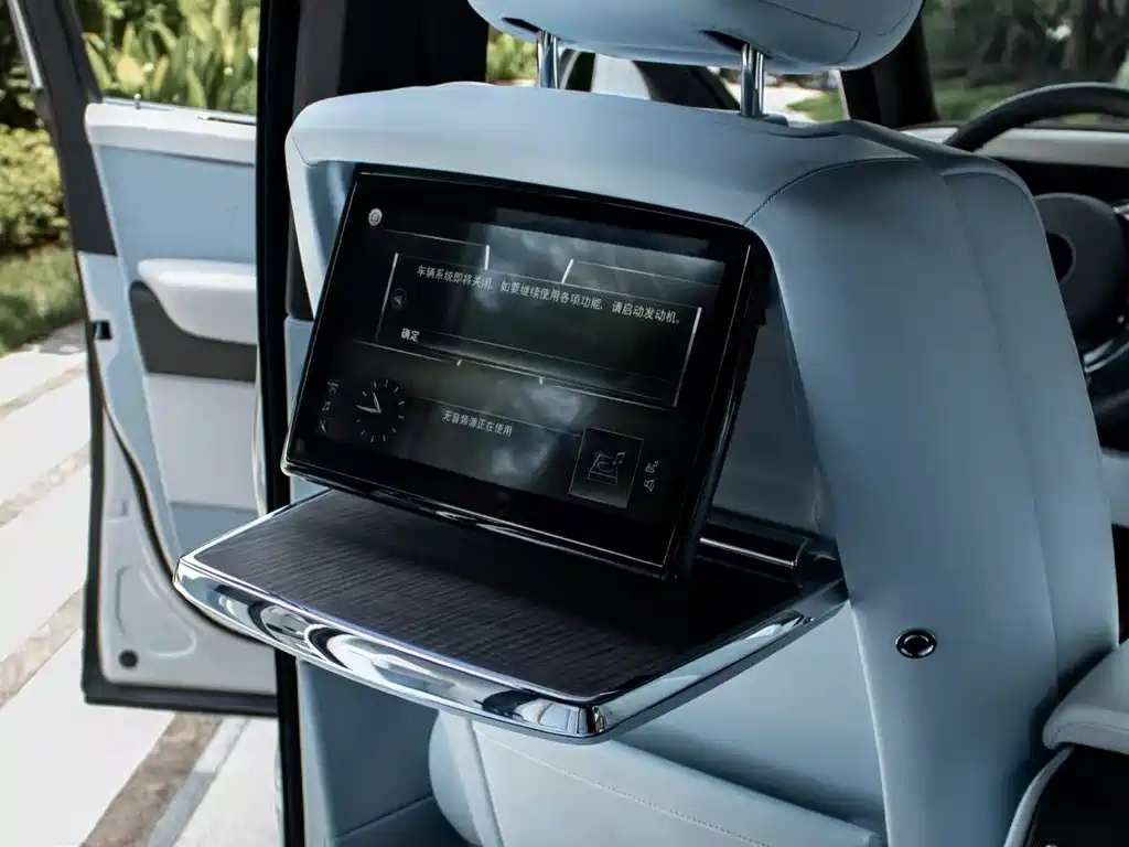 Rolls-Royce Cullinan — миниатюра 16