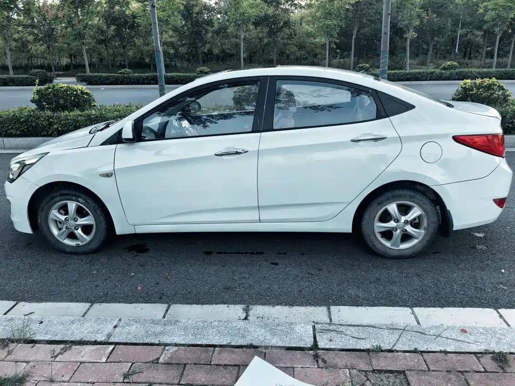 Hyundai Verna — миниатюра 5