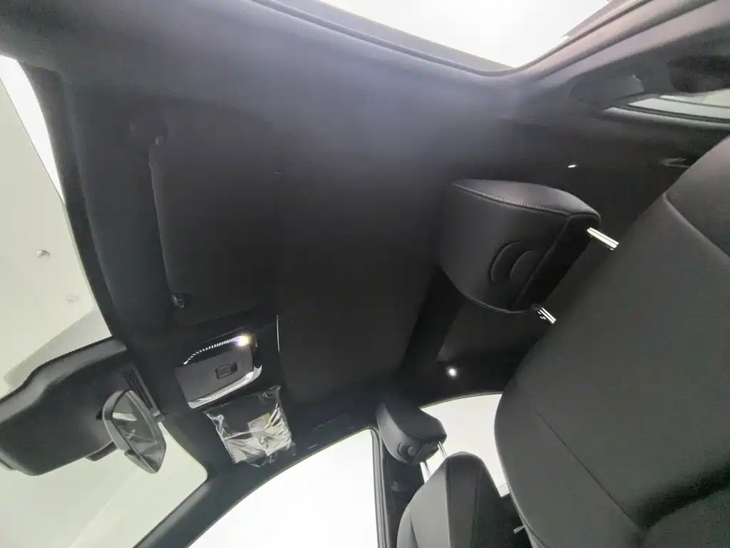 Toyota Camry — миниатюра 14