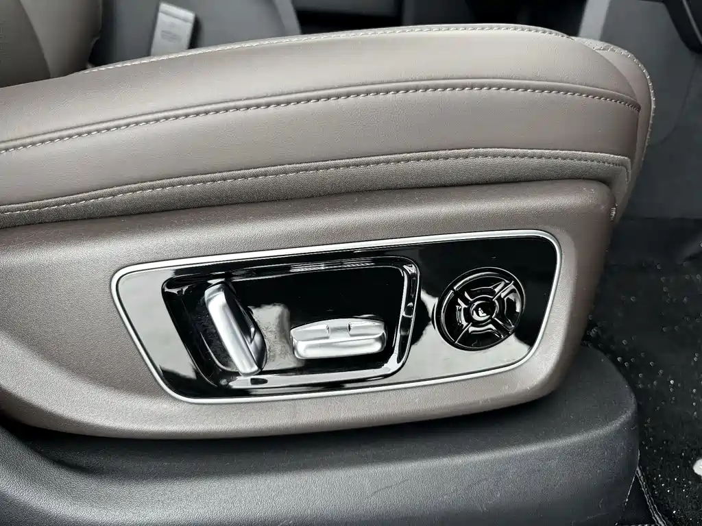 Li Auto Li L8 — миниатюра 12