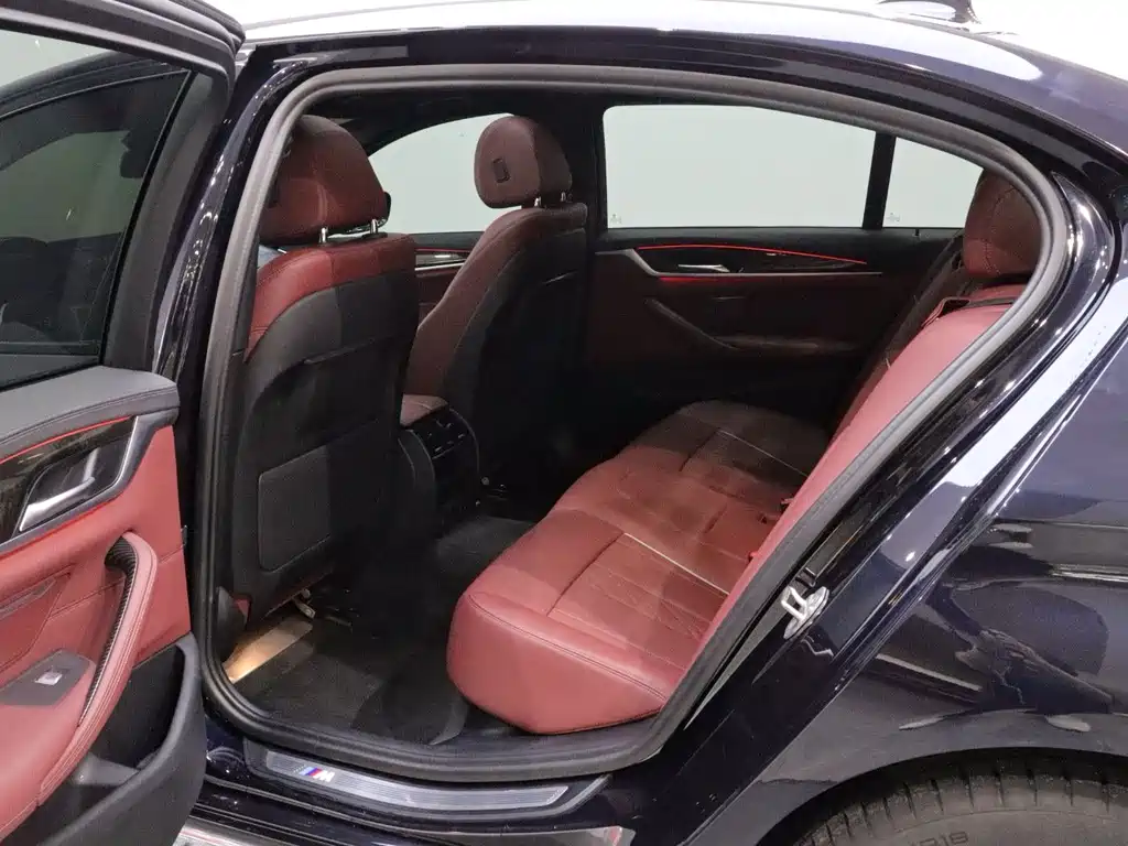 BMW 5 Series — миниатюра 12