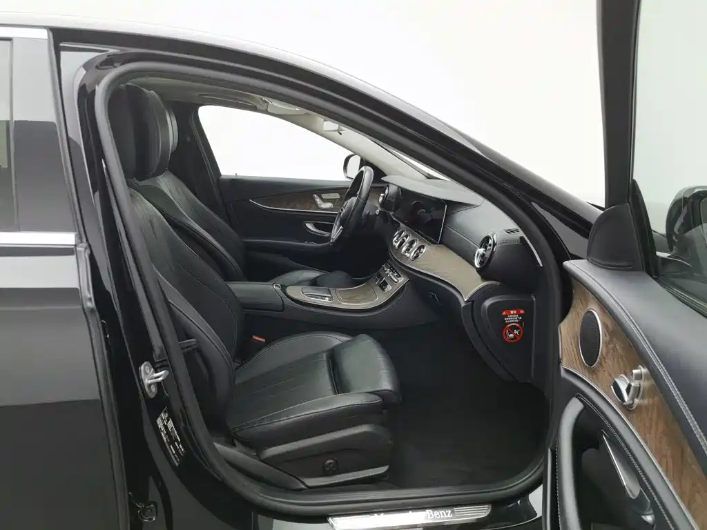Mercedes-Benz E-Class — миниатюра 23