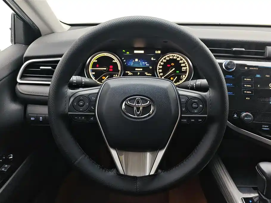 TOYOTA CAMRY