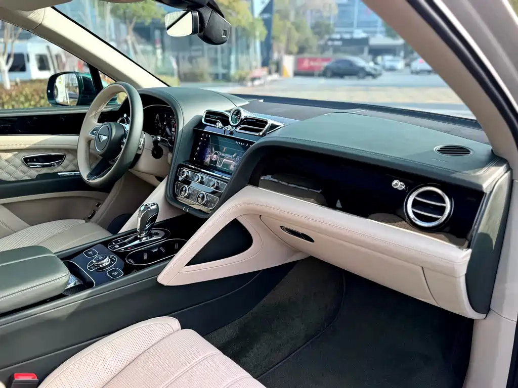 BENTLEY TIMYUE PLUG IN HYBRID