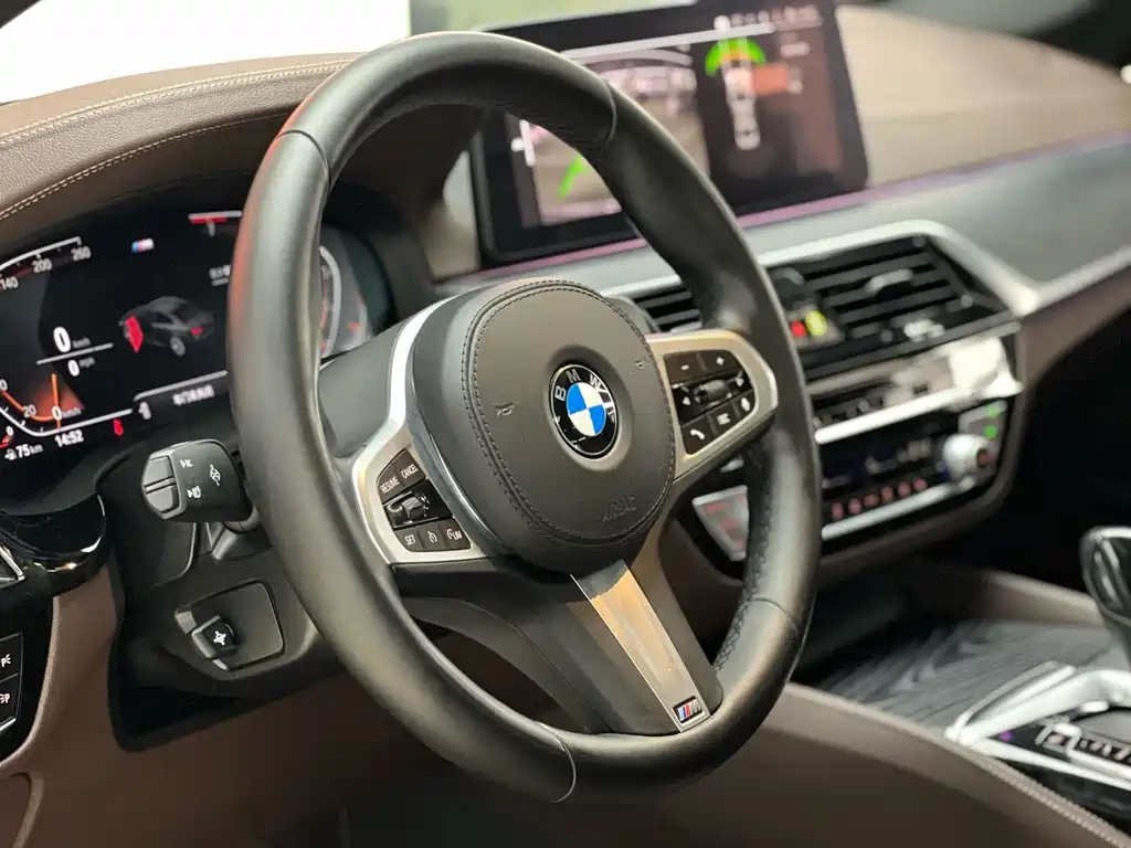 BMW 5 Series — миниатюра 7