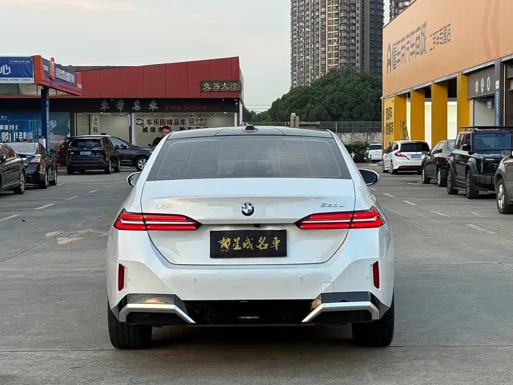 BMW 5 Series — миниатюра 19