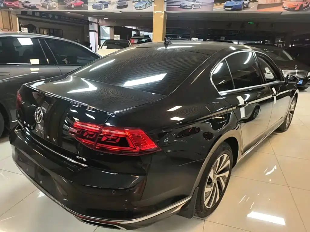 Volkswagen Magotan PHEV — миниатюра 7