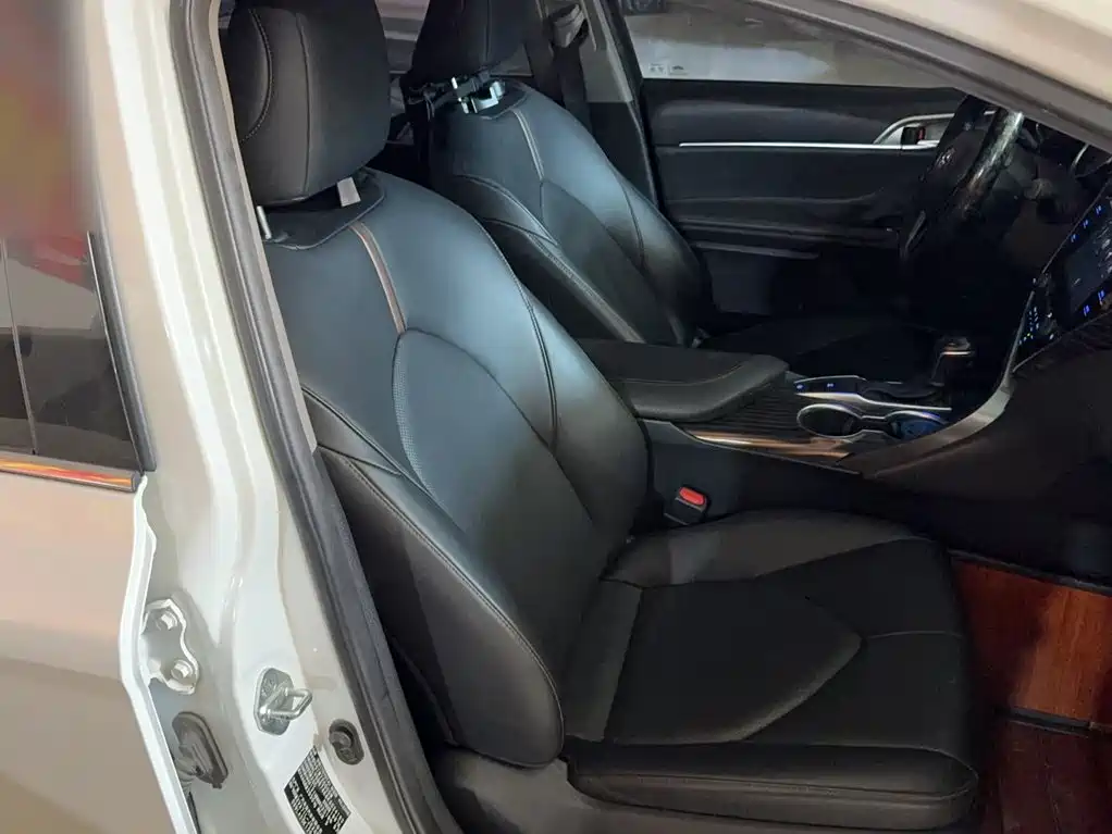Toyota Camry — миниатюра 3