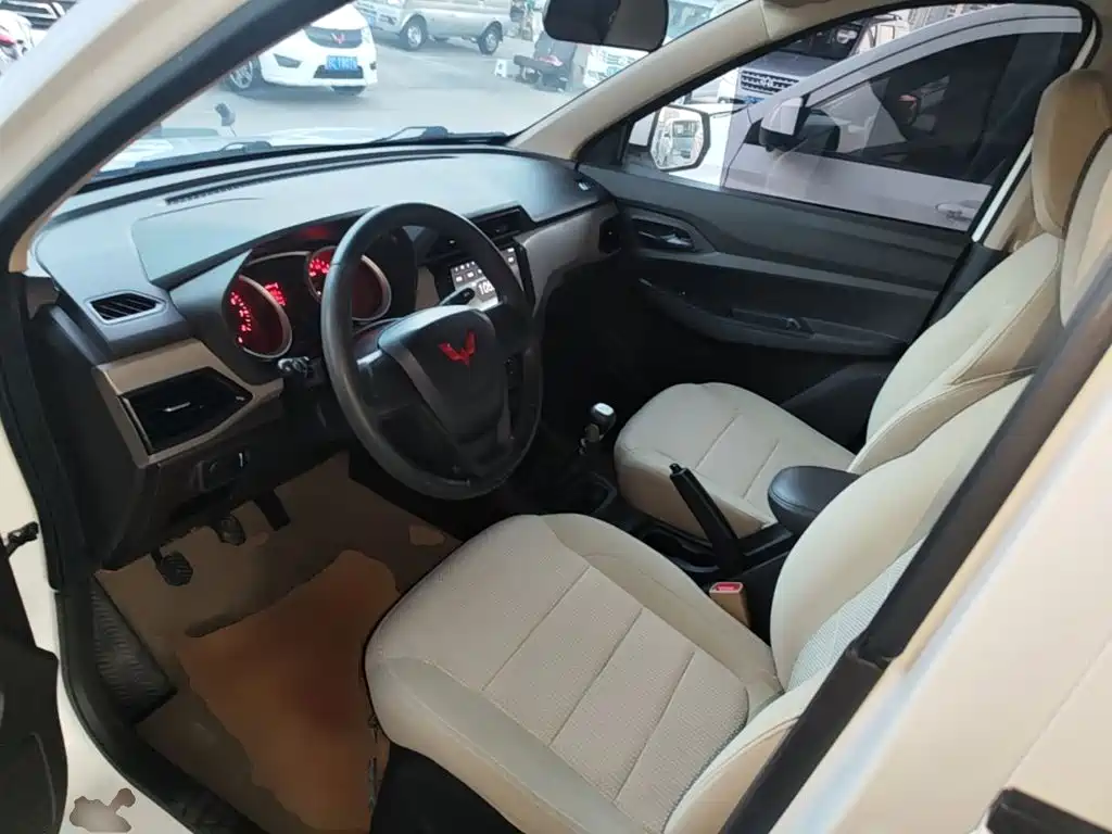 Wuling Hongguang — миниатюра 16