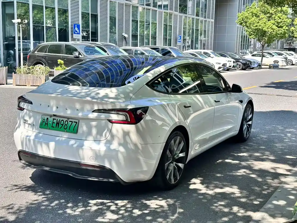 Tesla Model 3 — миниатюра 9