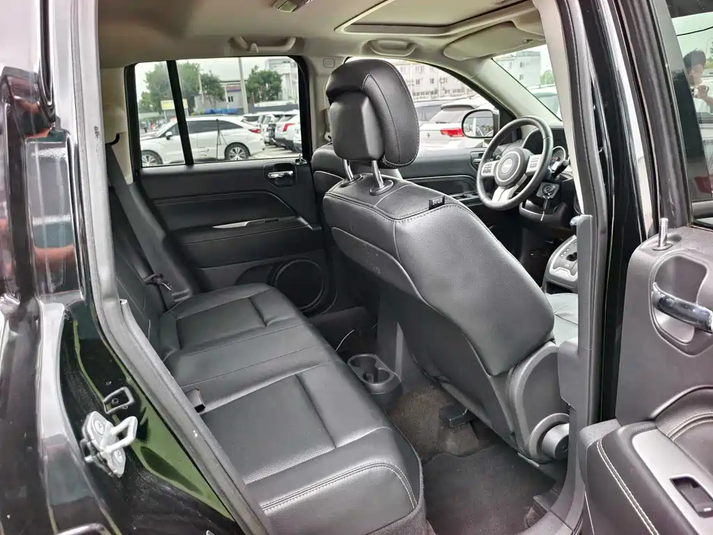 Jeep Compass (Import) — миниатюра 16