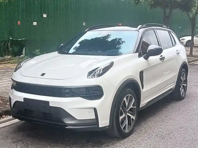 2021 Lynk & Co 01