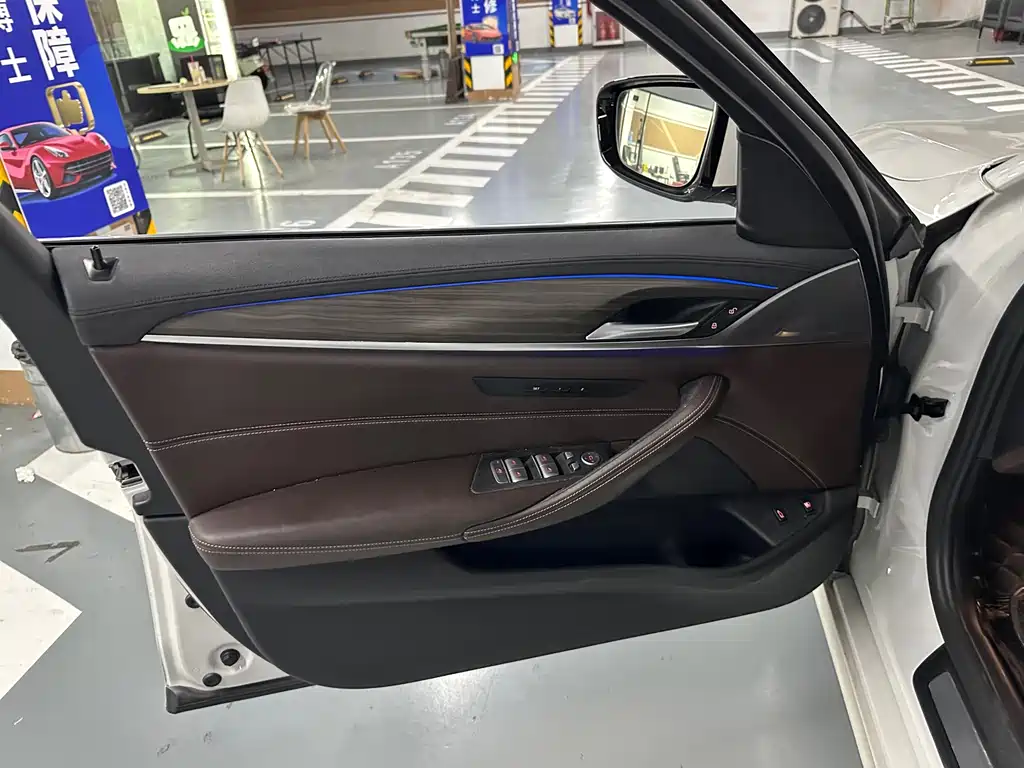 BMW 5 Series New Energy — миниатюра 8
