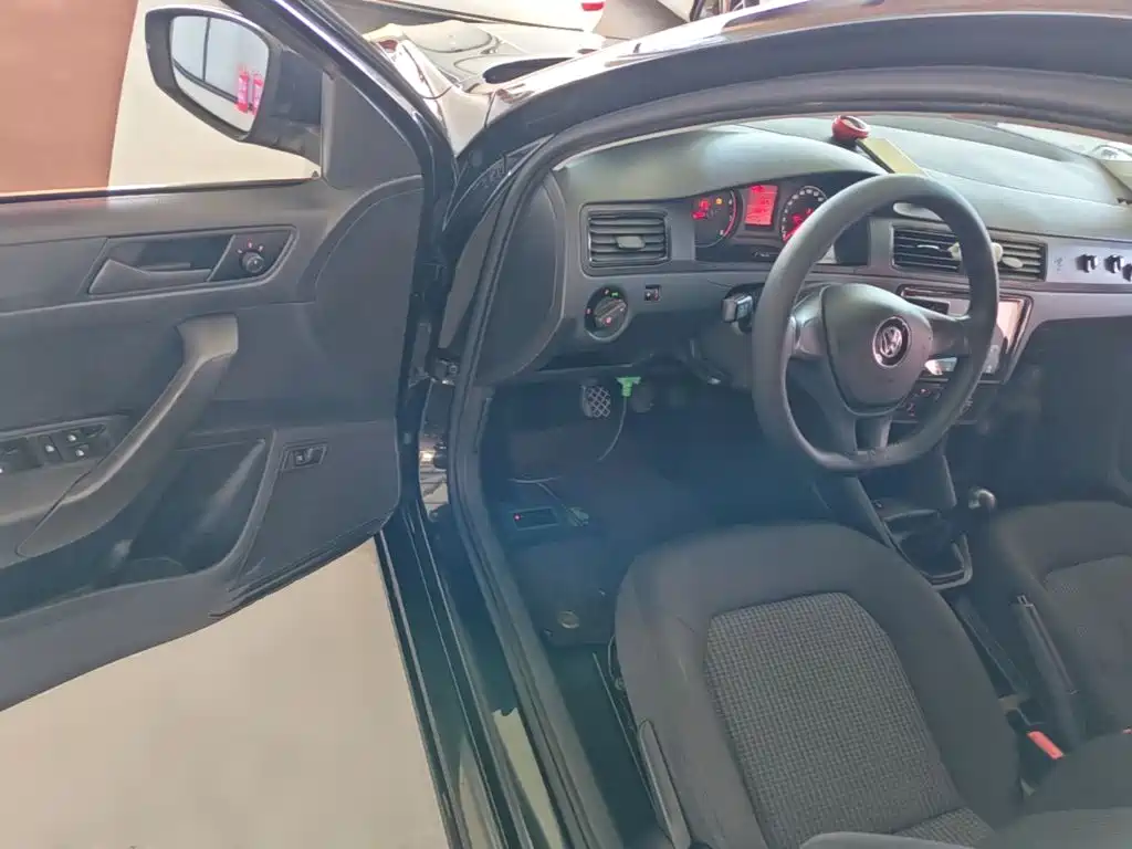 Volkswagen Santana — миниатюра 16
