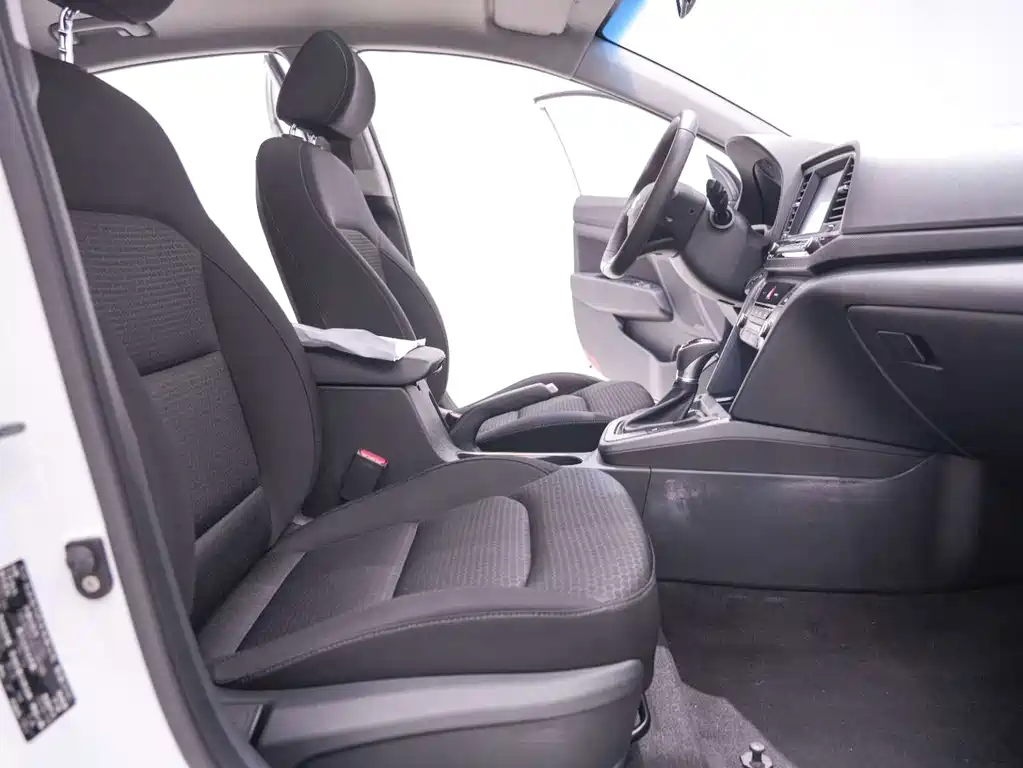 Hyundai Elantra — миниатюра 23