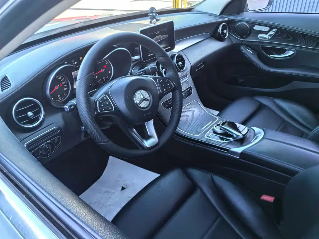 Mercedes-Benz C-Class — миниатюра 10