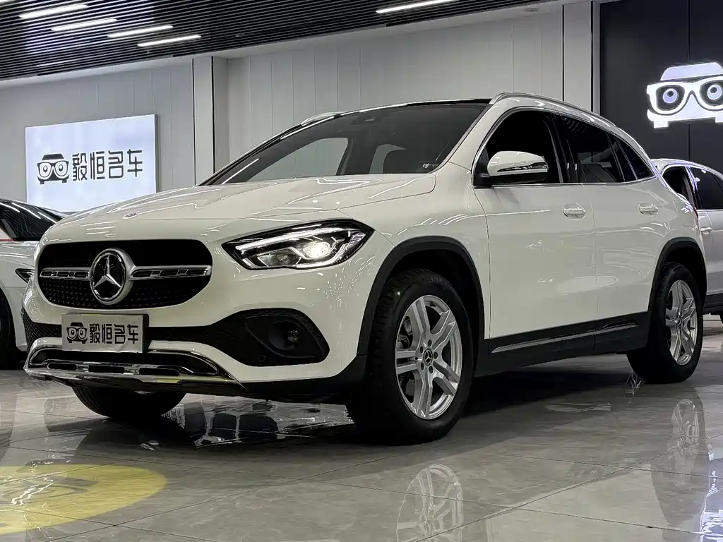 MERCEDES-BENZ GLA