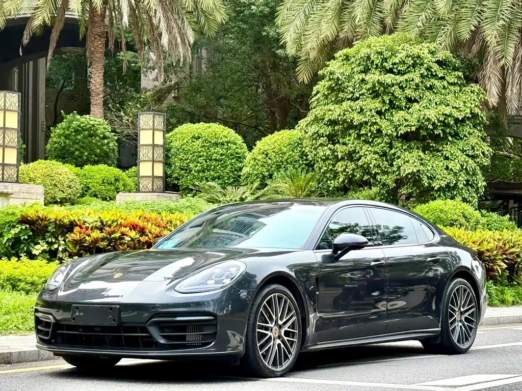 PORSCHE PANAMERA