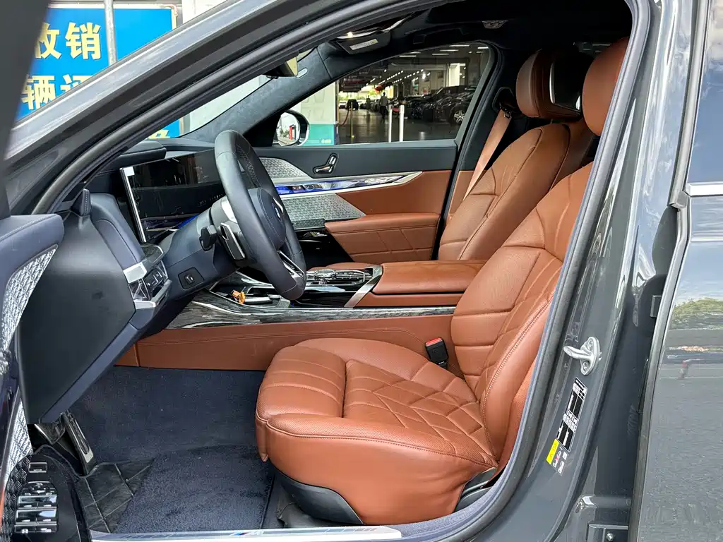 BMW i7 2023 xDrive60L M Sport
