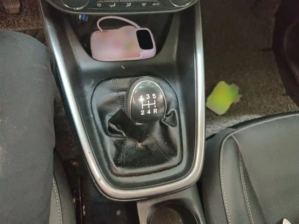 Ford Escort 2015 1.5L MT Fashion